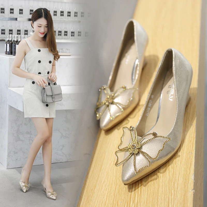 

Spring 2019 new slope documentary shoes women pointed Joker with shallow bow professional black high heels