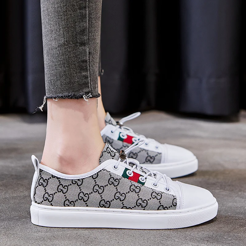 

Little bee single shoes female embroidery wild 2020 new ins tide casual board shoes small white shoes non-slip