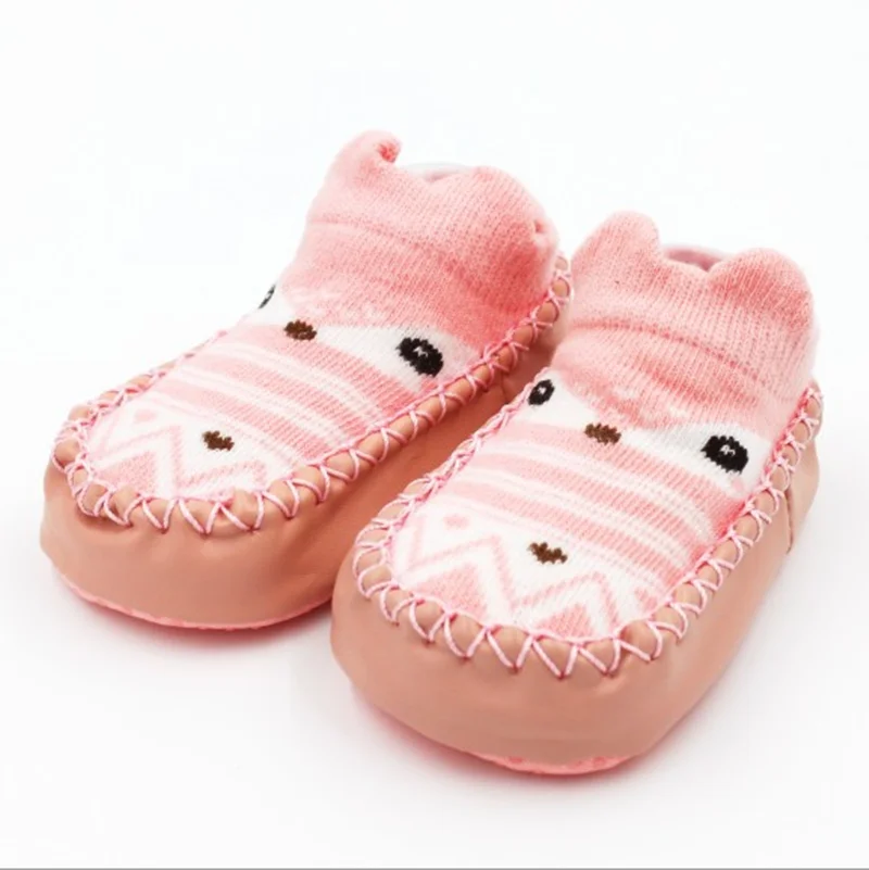 Розовые милые носки для младенцев с мультяшным принтом, для тех, кто только начинает ходить, детская кожаная обувь из хлопка для новорожденных; обувь для малышей-мальчиков мягкая подошва младенцев обувь - Цвет: Розовый