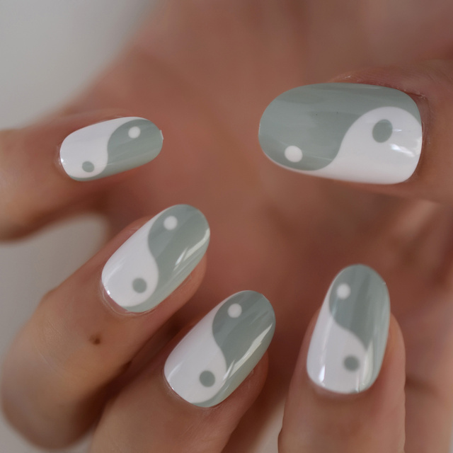 Color Nails UV Polish Oval Faux Nails Light Taro Purple Glossy Nail Artificial Tips with Gluetabs 24pcs