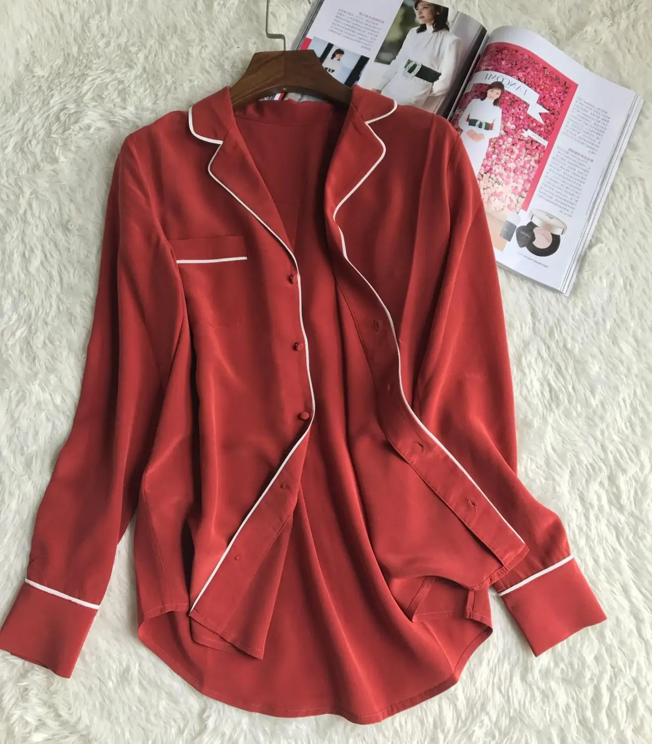 Шелковая женская блузка с длинным рукавом, Классическая мягкая однотонная Пижама с передним карманом, Женская сорочка белого и красного цвета - Цвет: red
