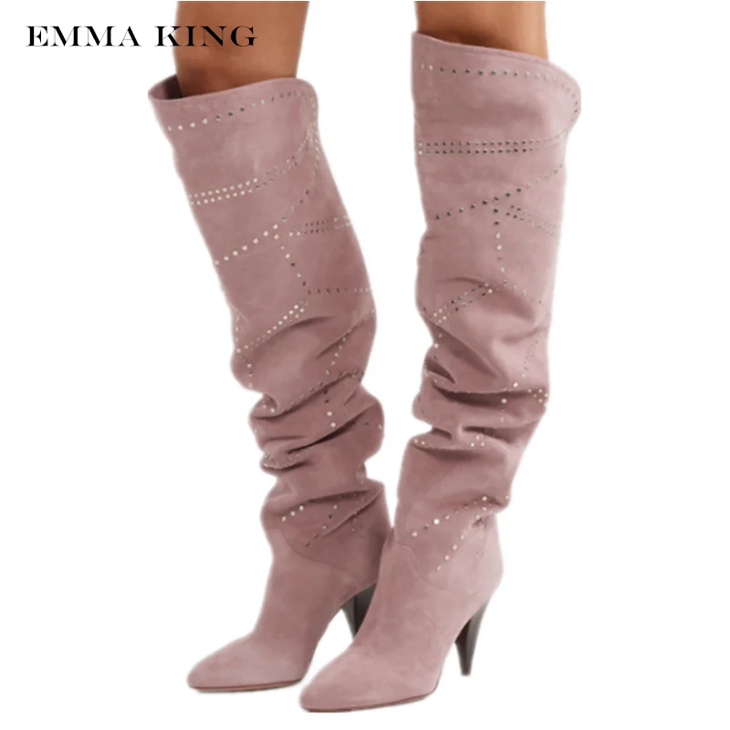 Emma king/; модные зимние женские сапоги до колена из натуральной кожи на КОНУСНОМ каблуке; обувь с острым носком; цвет черный, розовый