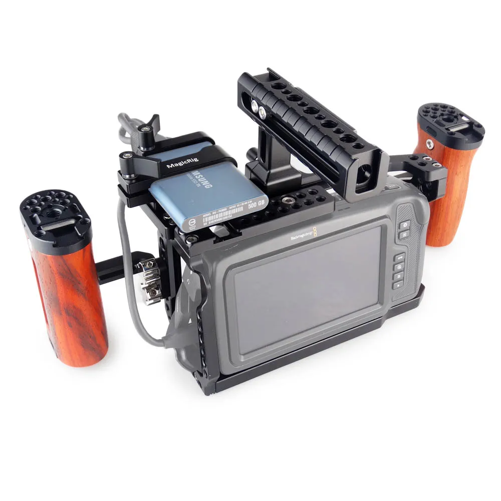 ⁦كيج كاميرا بلاك ماجيك MAGICRIG BMPCC 4K /BMPCC 6K مع قبضة يد ومسكات خشبية وحامل هارد خارجي T5 SSD⁩ - الصورة ⁦6⁩