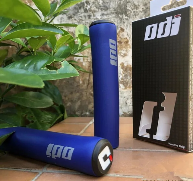 blue ODI велосипедные ручки MTB силиконовые ручки на руль Анти-занос, удар-поглощающий мягкий горный MTB велосипедный захват - Цвет: blue