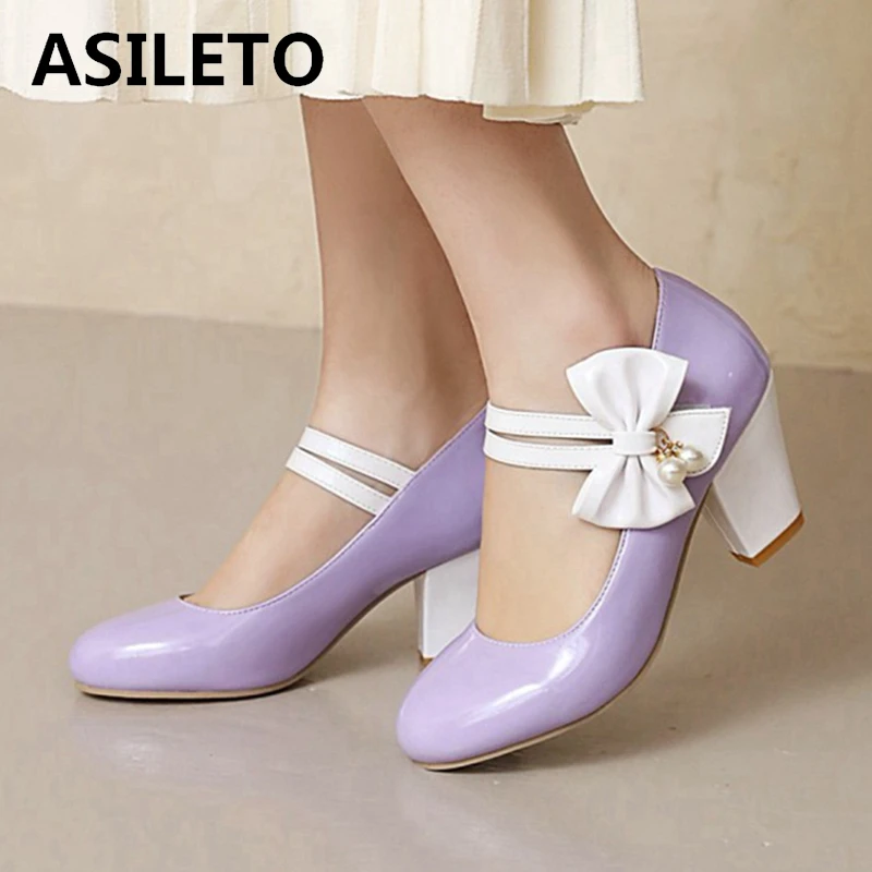 

ASILETO New 2021 Women Pumps Round Toe 7cm Block Heels Patent Leather Bowtie Pearl Buckle Non-Slip Cosplay Summer A3478