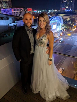 

Sexy Tulle Backless V Neck Long Evening Dresses 2020 New Sleeveless Floor Length Prom Gowns Slit Beading Party Dresses Luxury