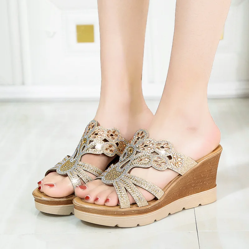 

2019 Summer Casual Hollow out Semi-high Heeled Slanted Heel Man-made Diamond Waterproof Platform Low-Cut A- line WOMEN'S Slipper