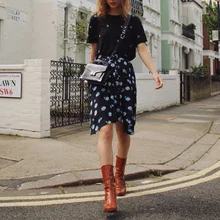 Женская юбка черная шелковая юбка с синей ромашкой Асимметричная мини-юбка с поясом