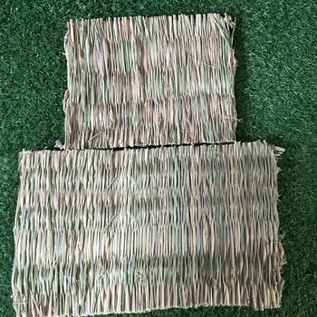 

2PCS Pet Parrot Hamster Mat Moisture-proof Warm Woven Natural Straw Bed Mat Handmade Rabbit Grass Mat for Small Animal