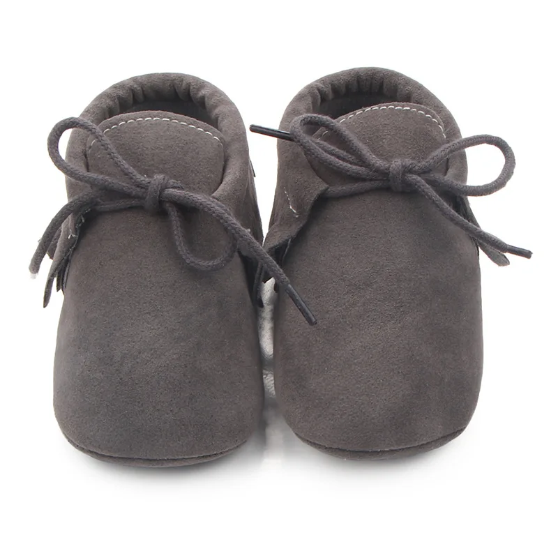 Мягкая нескользящая обувь с бахромой для мальчиков и девочек; мокасины для новорожденного из искусственной замши; Размеры 0-18 м