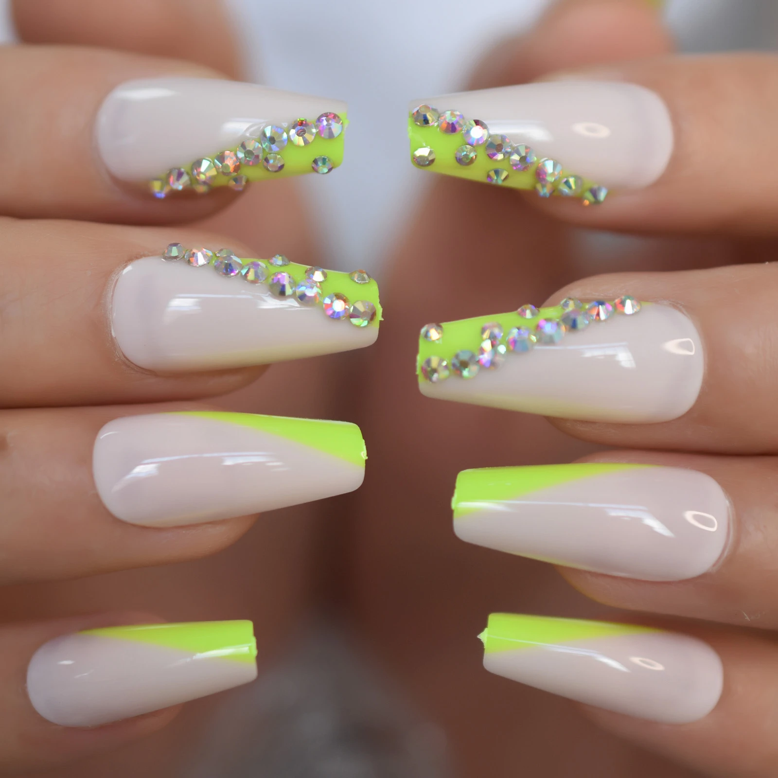 フレンチマニキュア用のラインストーンの装飾を備えた中型バレリーフェイクネイル 付け爪 Aliexpress