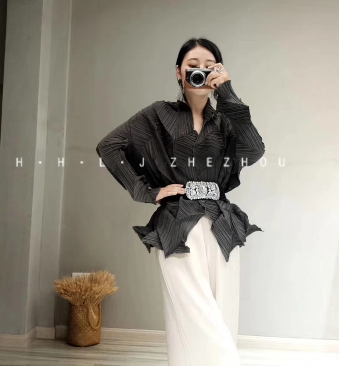 Горячая Распродажа, Miyake, пальто с длинным рукавом, модное черное пальто со складками, воротник со стразами