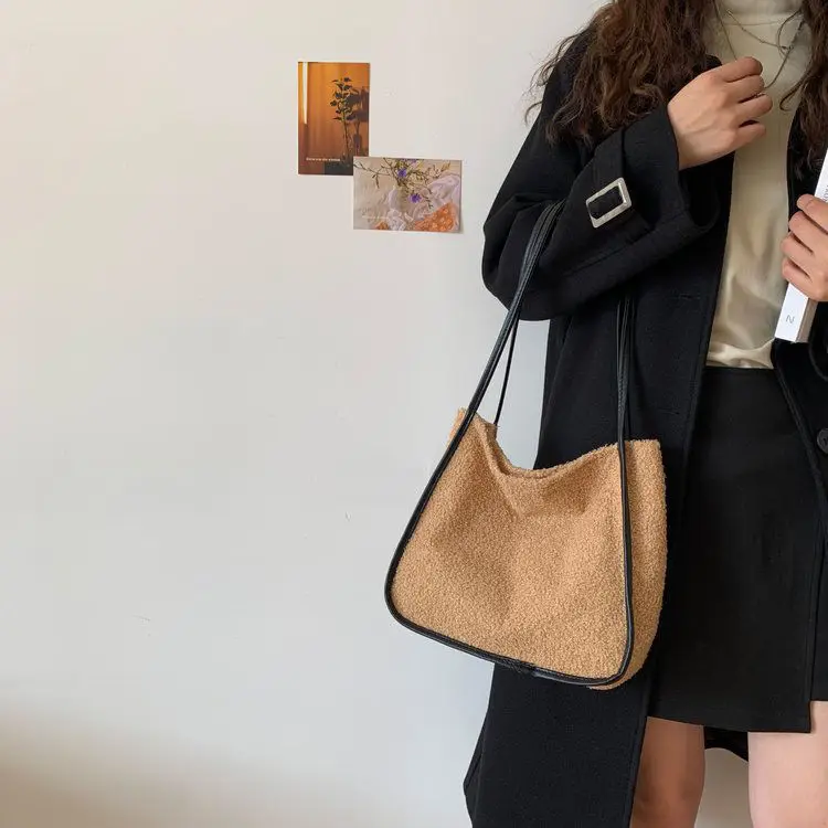 One Shoulder Lamb Cashmere Portable Women's Bag 2021 New Fashion Plush Autumn Winter Premium One Shoulder Bag Versatile Tote Dag