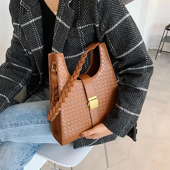 

French Niche Design Sense of Quality Women's Pouches 2020 Autumn and Winter New Fashionable All-Match Shoulder Messenger Bag