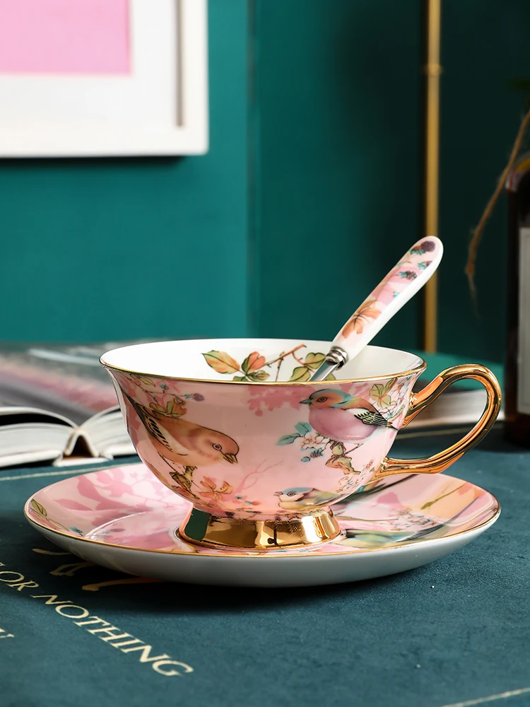 PORCELANA REAL. Elegante jogo de chá/café em porcelana