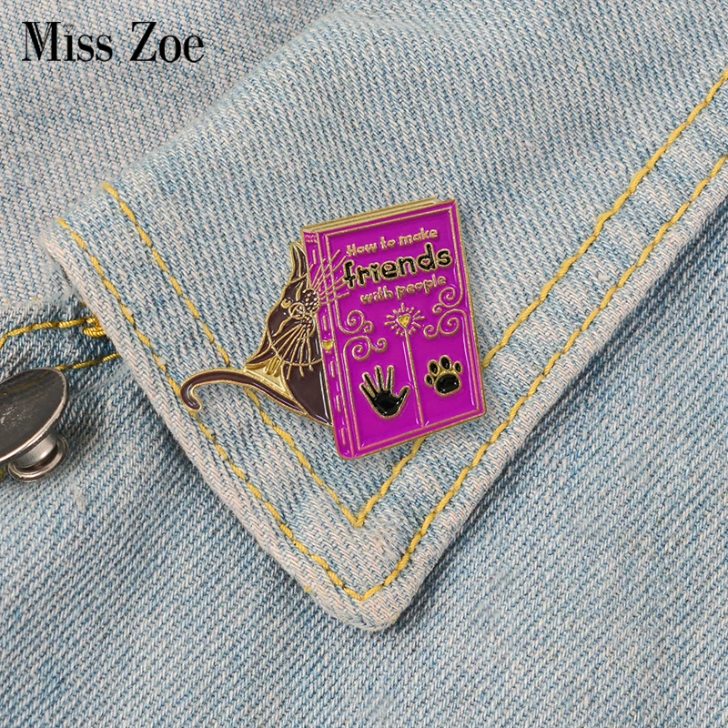 

Cat Book Enamel Pin Reading Make friends with people Brooches Bag Clothes Lapel Pin Animal Badge Cartoon Kitten Jewelry Gift