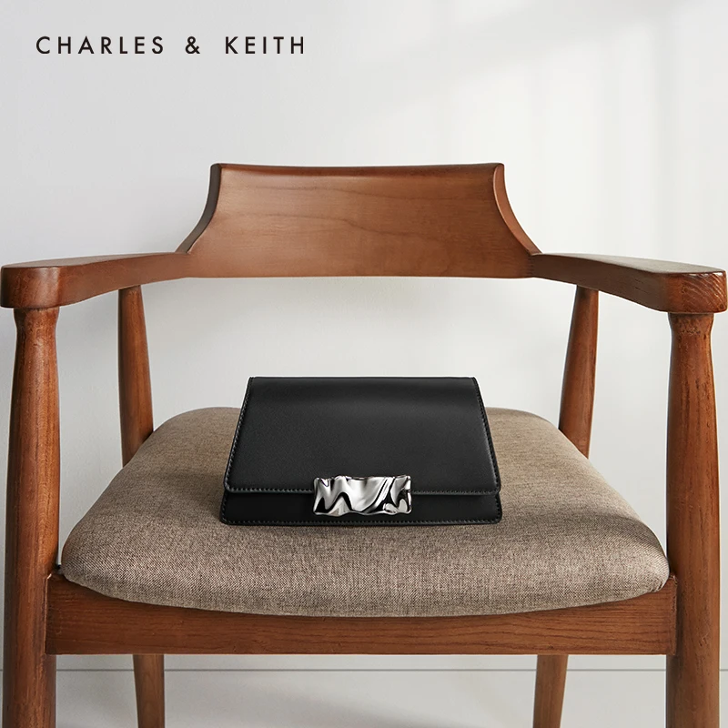 CHARLES＆KEITH Новинка на Осень 2020 CK2-20270617Женская Cумка плечо через с неправильной