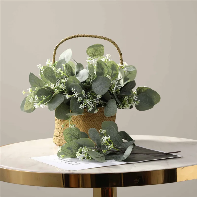 LOMOHOO 2 Stuks Eucalyptus Slinger - Kunstzijde Bladeren Met Witte Bloemen - Decoratieve Groene Hangende Wijnstokken voor Bruiloft, Muur en Tafel Decoratie