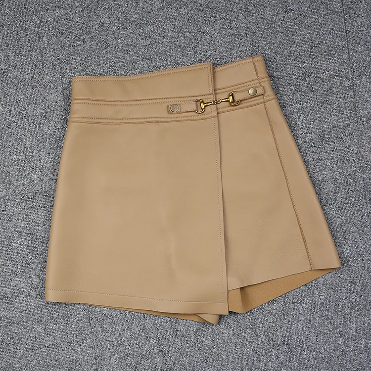 2022 Early Spring New High Waist Asymmetrical Lock Leather Lambskin Shorts E3