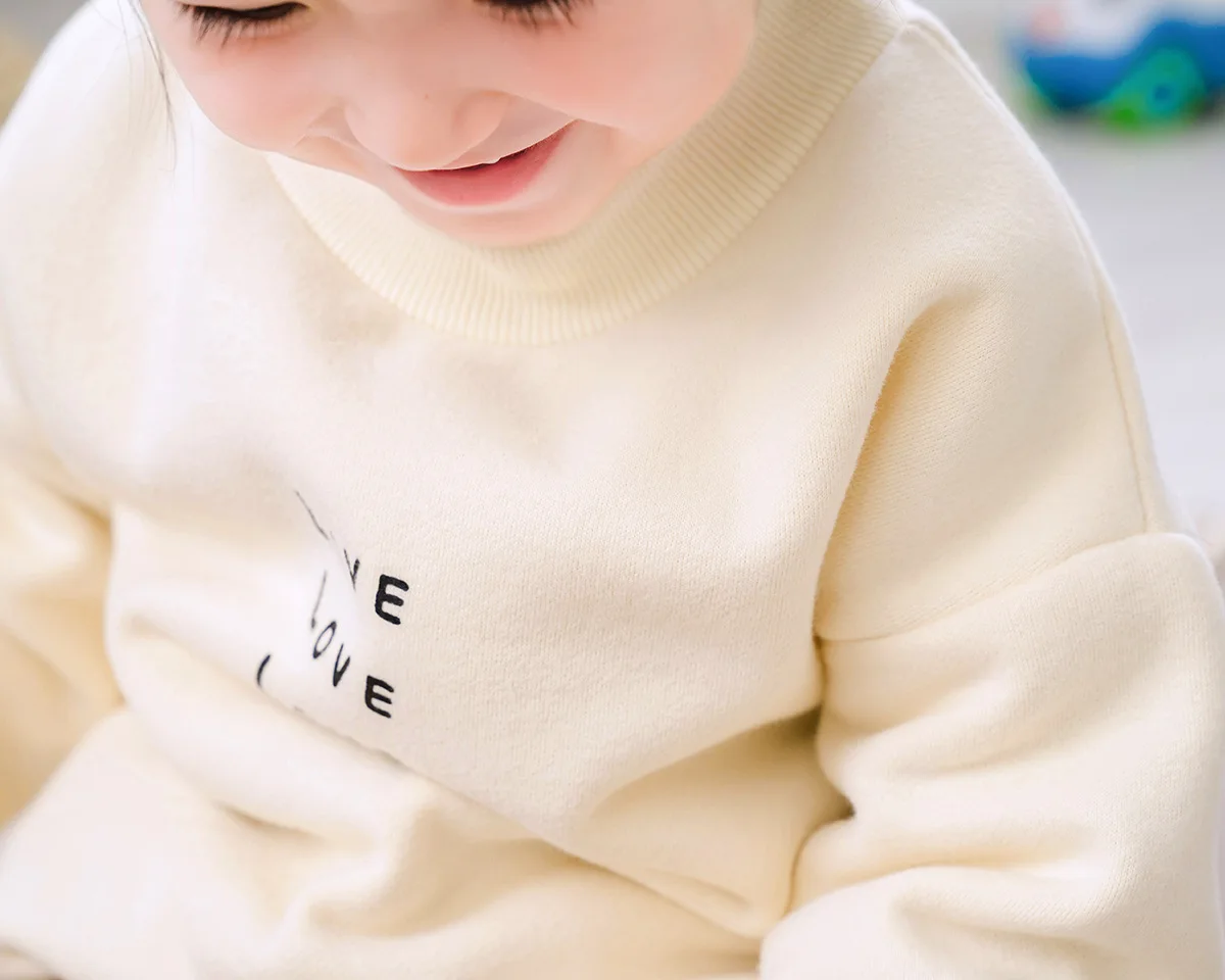 Трендовые зимние теплые бархатные одинаковые комплекты для семьи детские топы со смайликом футболки для всей семьи костюм для мамы и папы одежда INS