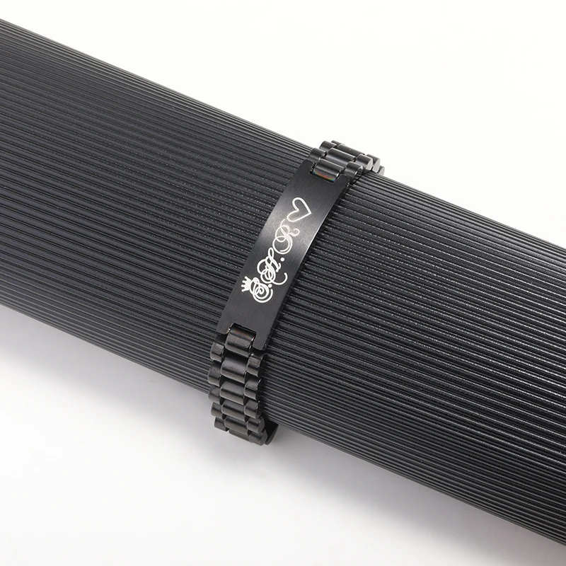 Рисунок 6 - Индивидуальный мужской браслет с именем