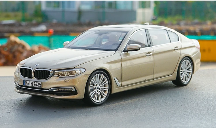 Оригинальная Заводская литая под давлением 1:18 B MW Новая модель автомобиля 5 серии