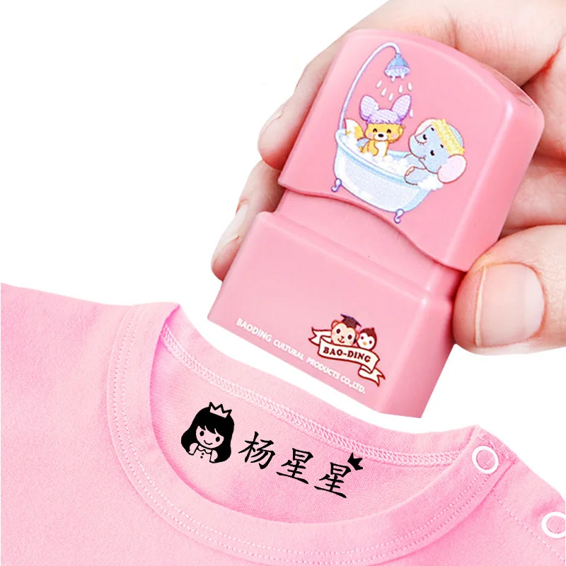 

Custom Made Baby Naam Stempel Diy Kinderen Naam Seal Student Kleding Hoofdstuk Niet Gemakkelijk Vervagen Security Naam stempel