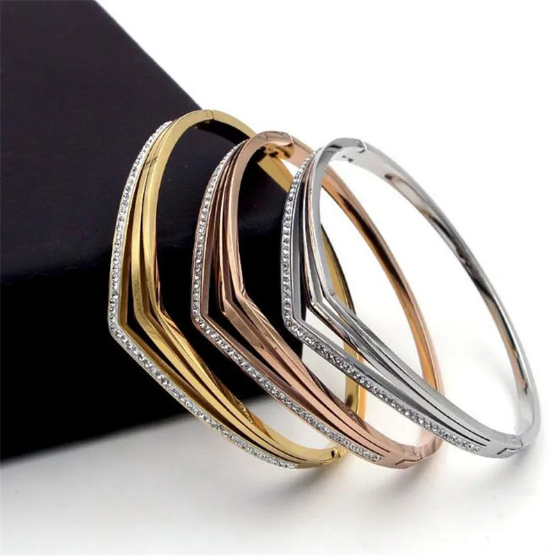 

Fashion three-layer V-shaped mud concealed buckle bracelet shaped bracelet