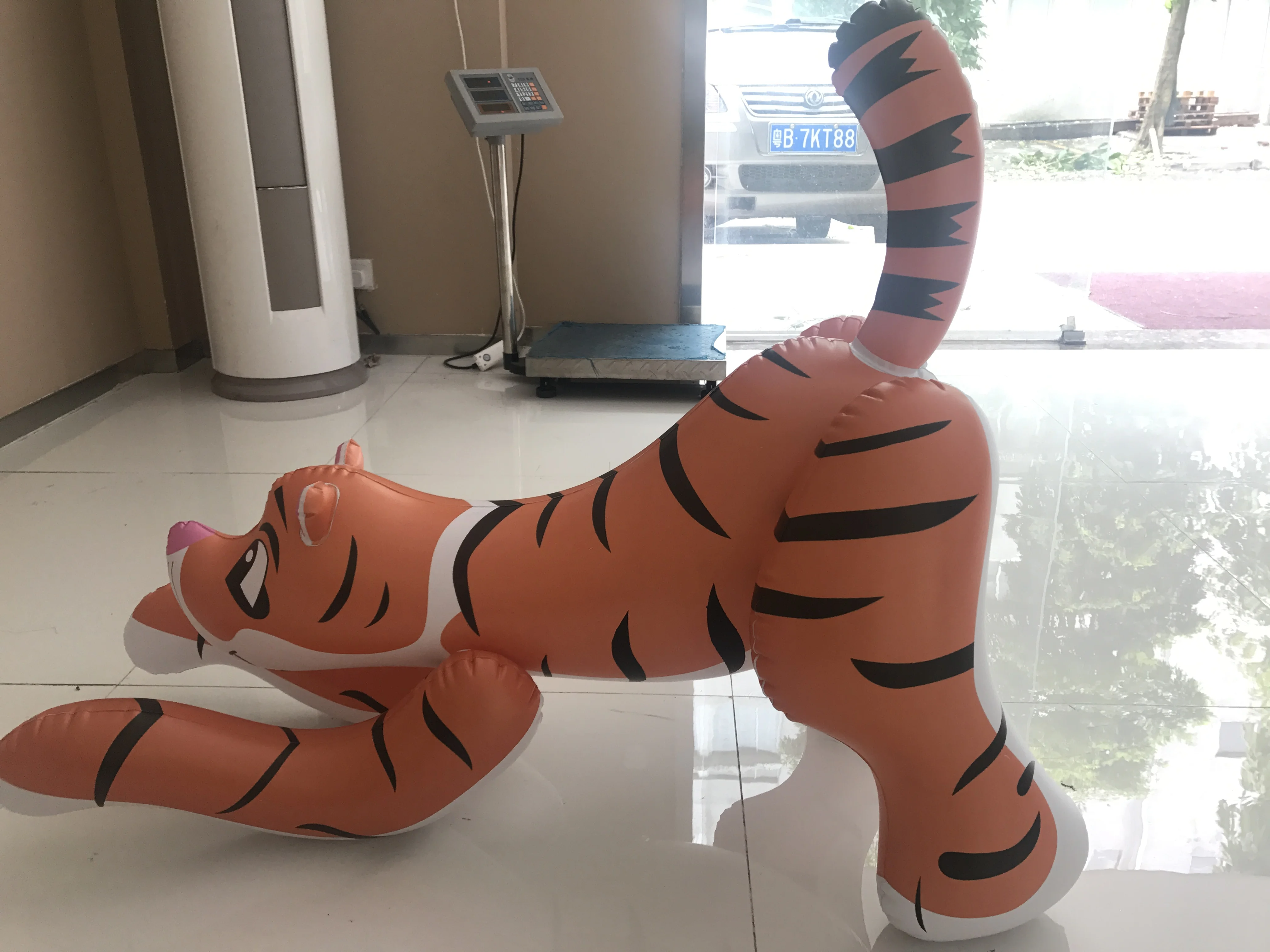 Надувные игрушки надувной мультфильм Тигр модель