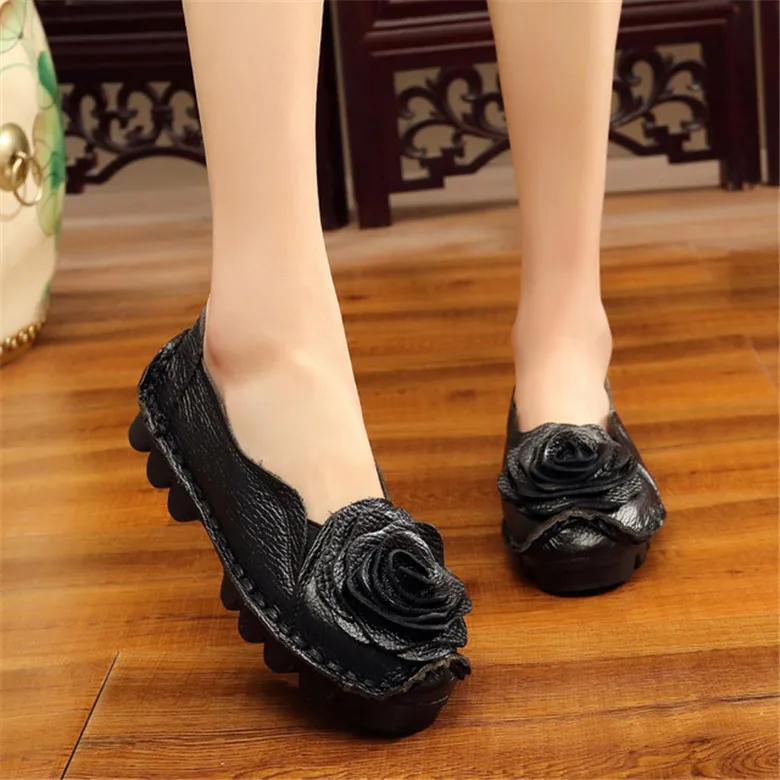 Черный BEYARNEAutumn плюс Size35-42Slip по повседневные Лоферы Для женщин туфли на плоской подошве мужская обувь ручной работы из натуральной кожи с цветочным принтом мягкая подошва Для женщин FlatsE861 - Цвет: Черный