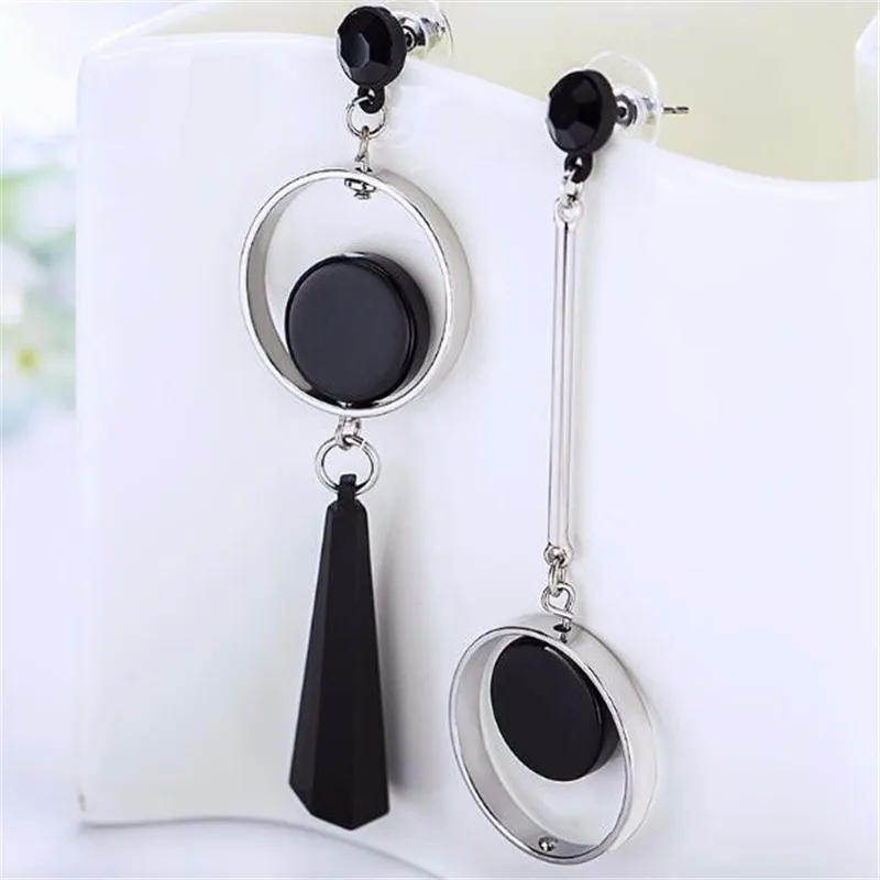 Женские круглые серьги Eearringd из черной смолы с блестящими кристаллами вечерние
