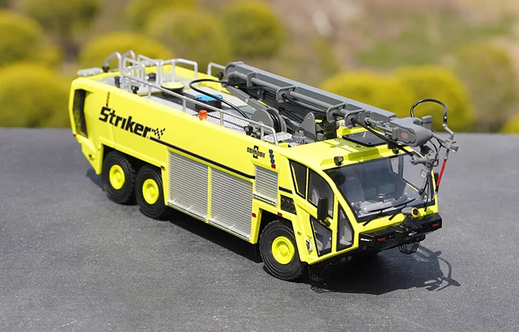 本物の高品質 1:50 合金オシュコシュ ストライカー 3000 空港
