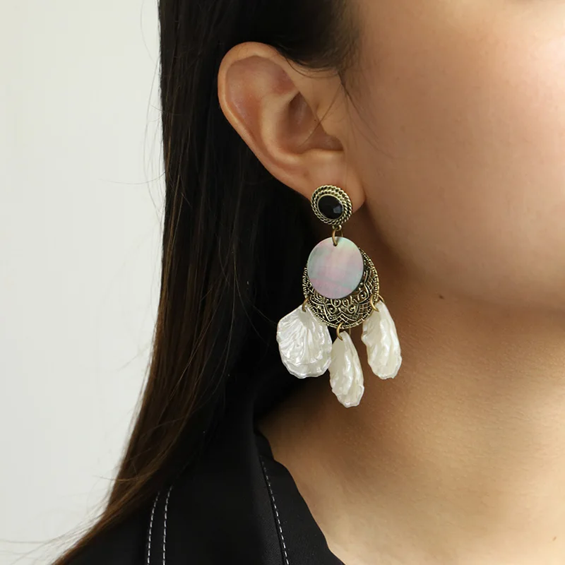 

Trendy New Stud Earrings Sequin Colorful Abalone Fish Shell Imitation Pearl Hollow Flower Earring for Women Jewelry Accessories