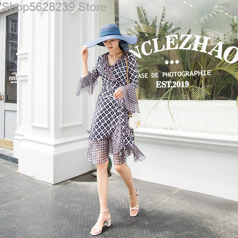 

2020 Light Powder Diamond Shape Grid Printing Chiffon Wrap Skirt Slim Fit Sexy Medium Length Money Dress