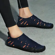 Популярные легкие мягкие пляжные сандалии для мужчин и женщин; быстросохнущая обувь для плавания; обувь для серфинга на море; кроссовки