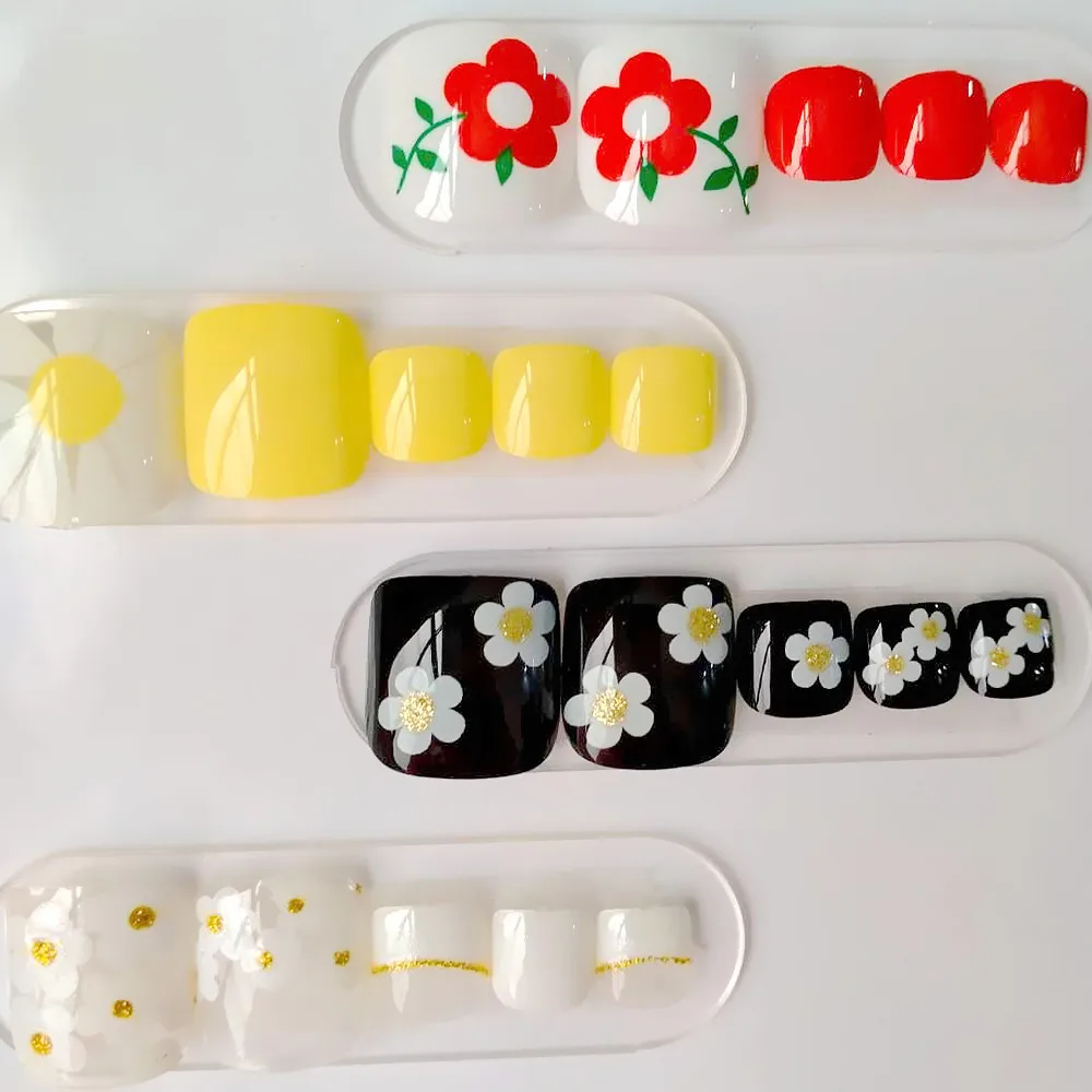 

Shiny Bright Yellow False Nails White Sunflower Patterns Toe Nail Cute Lady Toenails Press On Nail 24Pcs T014