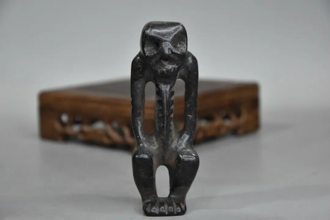 

Китайская Красная горная культура Железный метеорит резной Wenwan Hongshan people