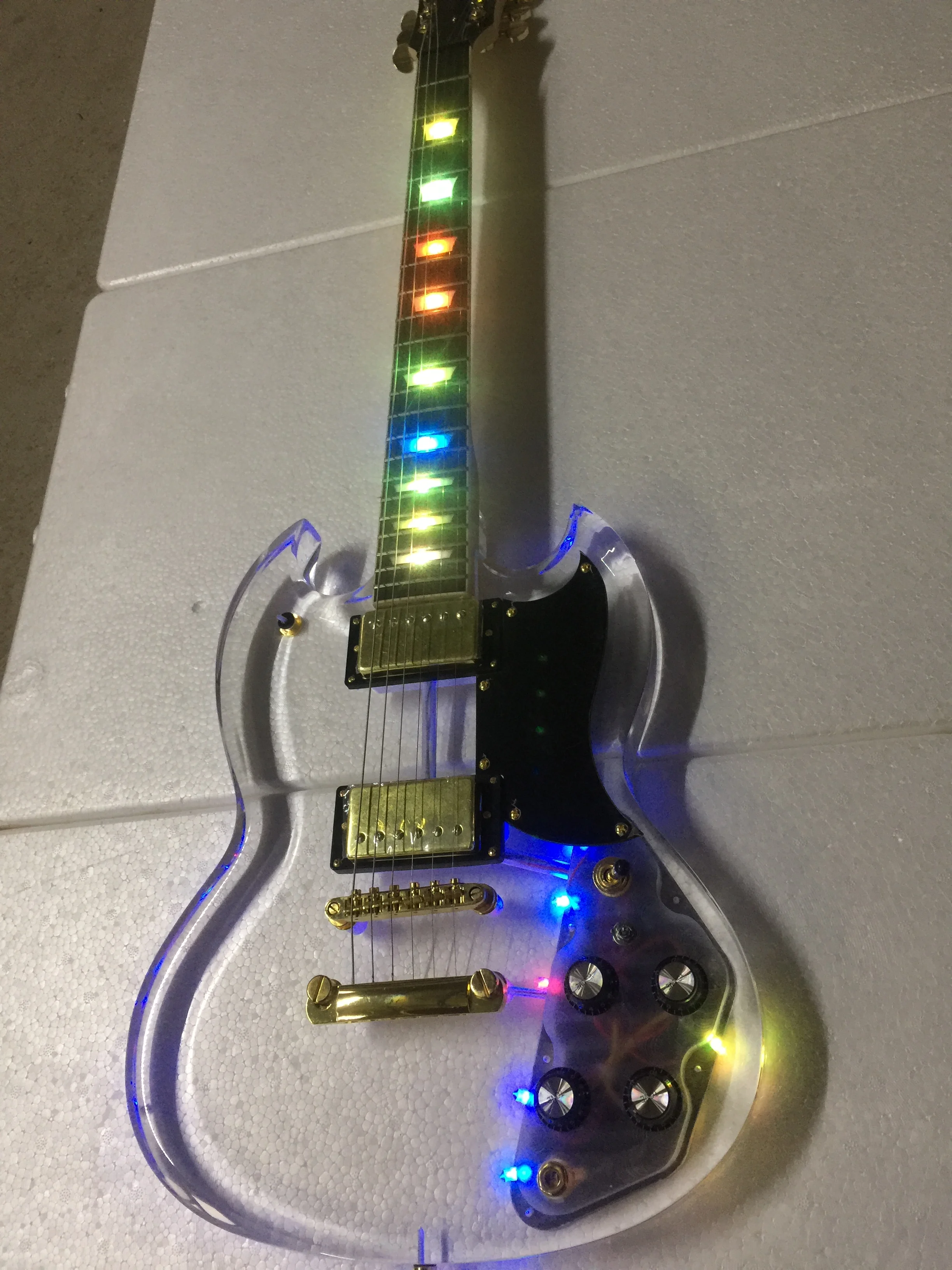 

Electric Guitar/Acrylic Crystal Seven-color Lighting High-quality Beautiful Guitar/Customizable Chinese Electric Guitar