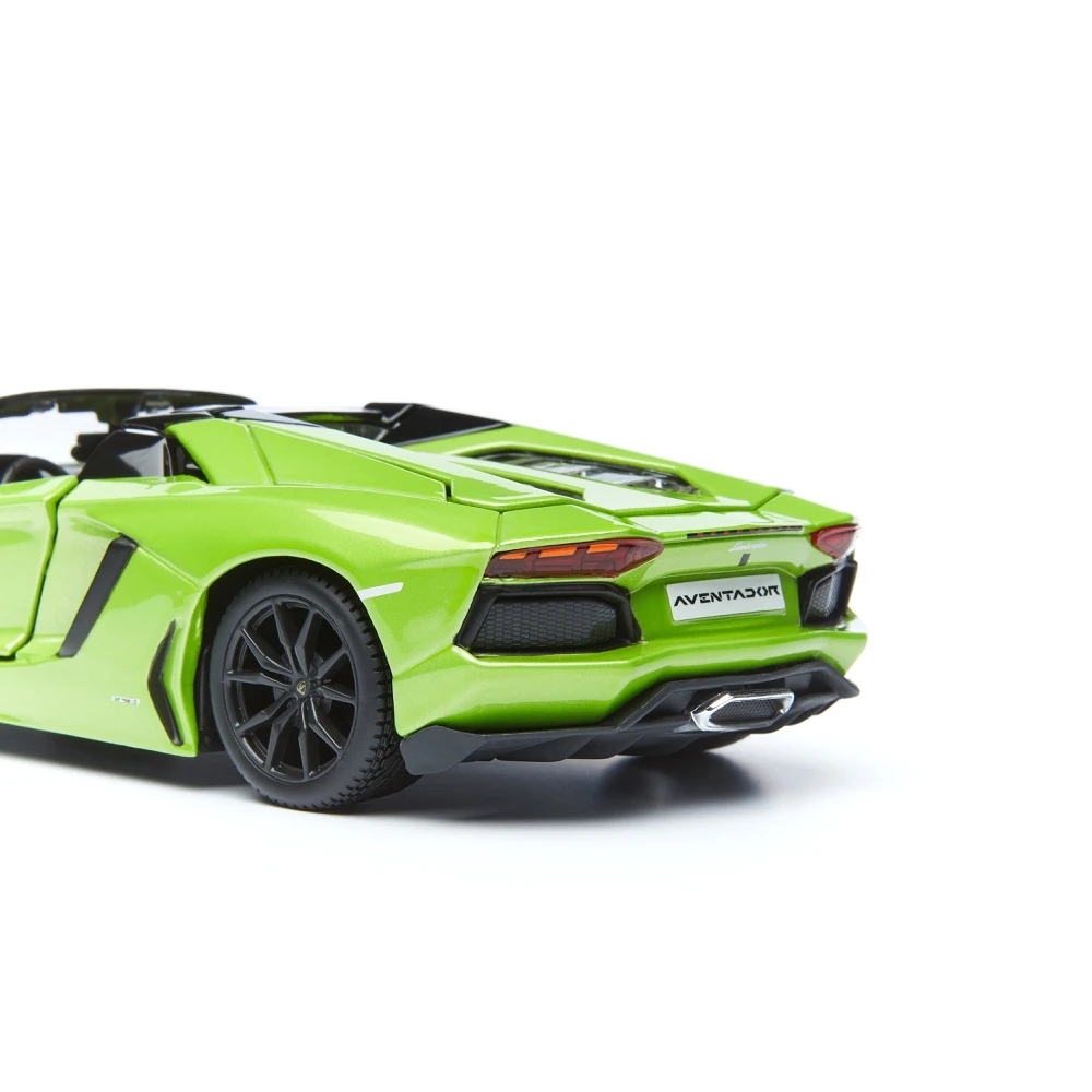 Lamborghini Aventador Roadster зелёная