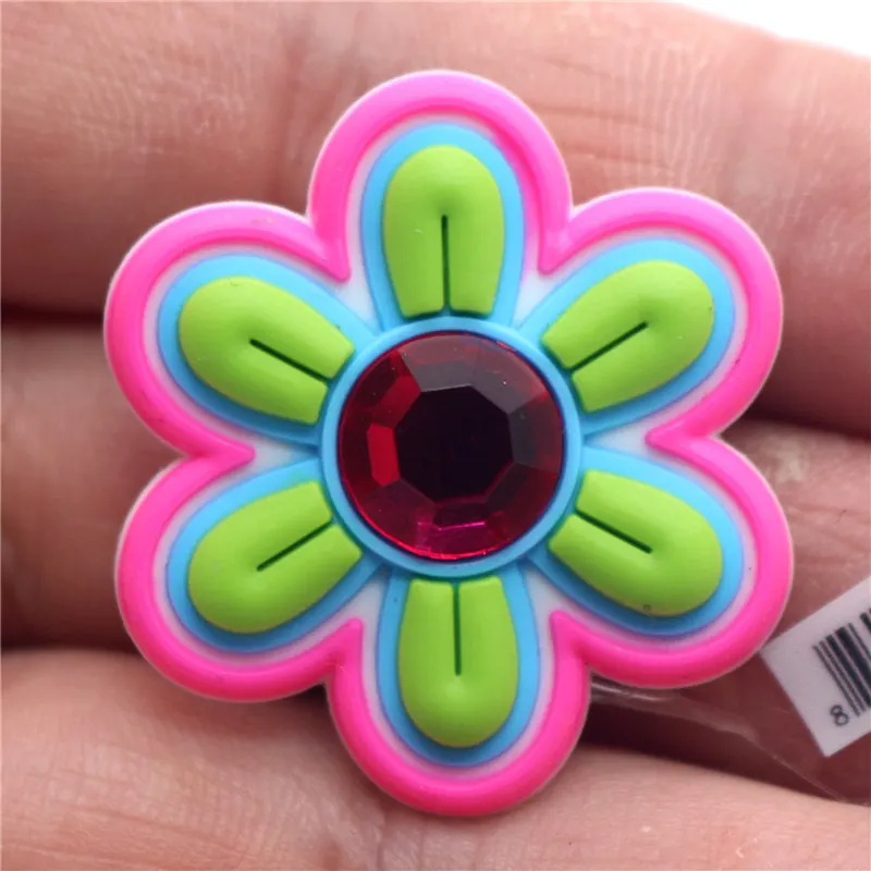 1pcs High Imitation Shoe Charms Colorful Heart-shaped Shoe Buckles Original Accessory fit Bracelets Croc JIBZ Kids Gifts F-ZBX20