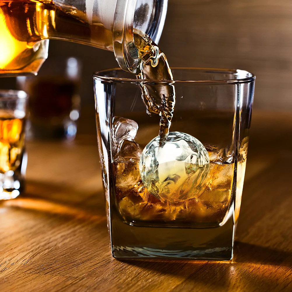 2021 new Buy 1 Get 1 3 colors 6 holes 4.5 X 4.5 cm diameter food grade plastic DIY ice cube tray making ice ball moldIce