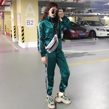 

2020 New Green Zip Up Striped Tape Jacket And Drawstring Pants Tracksuit Women Satin Streetwear Spring Casual Two Piece Set TZ26