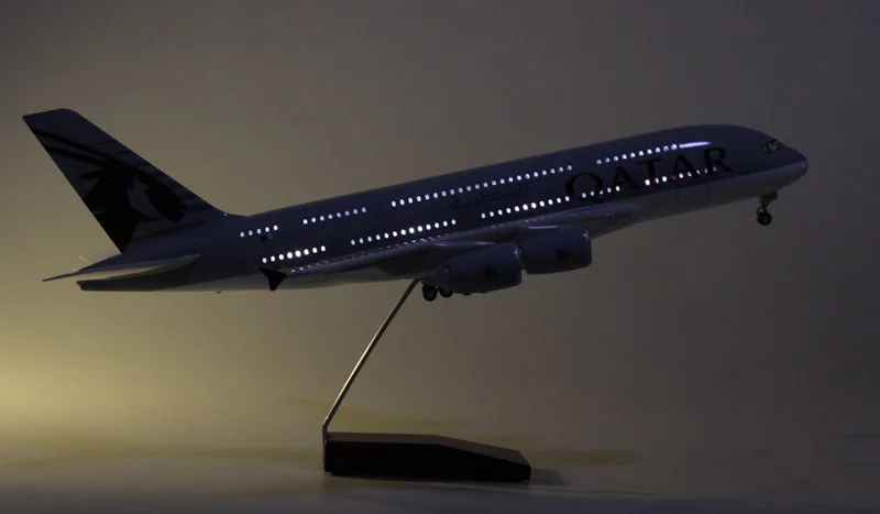Модель самолета QATAR Airbus A380, модель 1/160, 45,5 см, светильник с колесом, коллекция самолетов из смолы, подарки для детей - Цвет: Upgrated with light