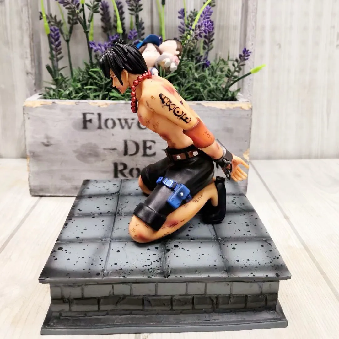 

Cheng yuan Anime One Piece/Sea King GK Top Resonance Ace Prisoners Kneeling Ace Garage Kit Decoration