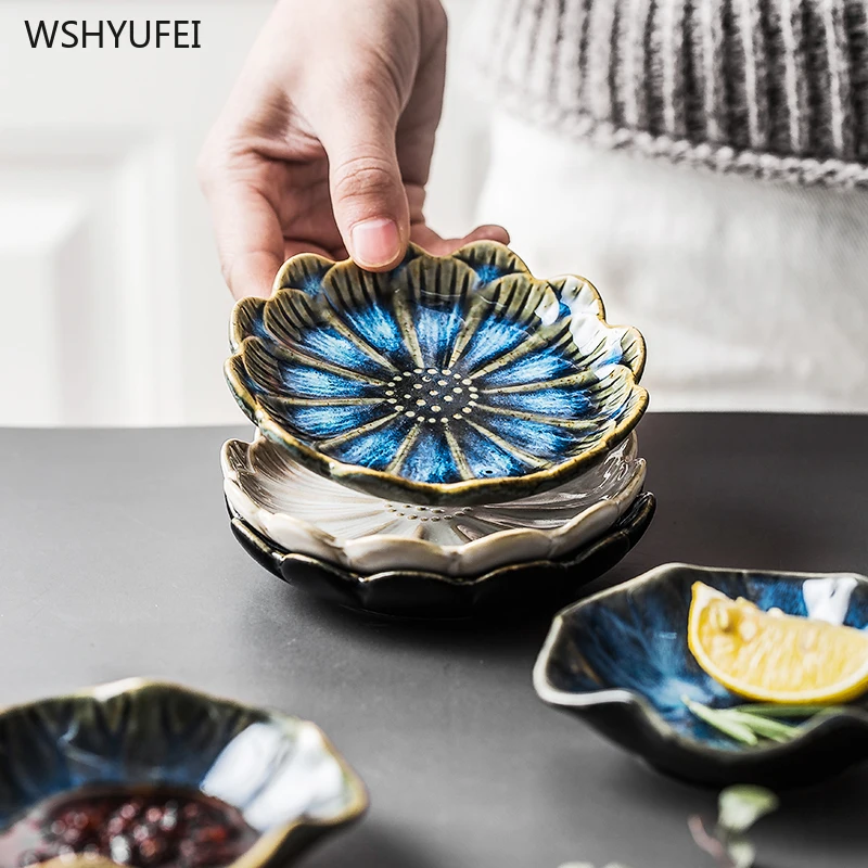1Pcs Japanese kiln change creative petal ceramic dish soy sauce vinegar mustard dish home kitchen multi-function ceramic plate