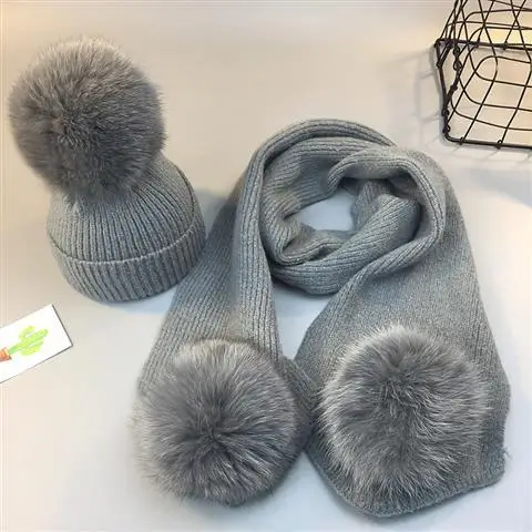 Gray Cap Scarf Set Новая теплая зимняя шапка с помпоном для маленьких девочек, шарф, комплект, натуральный шарик из меха лисы, теплые вязаные шапки для мамы и ребенка, шапочка для родителей и ребенка - Цвет: Gray Cap Scarf Set