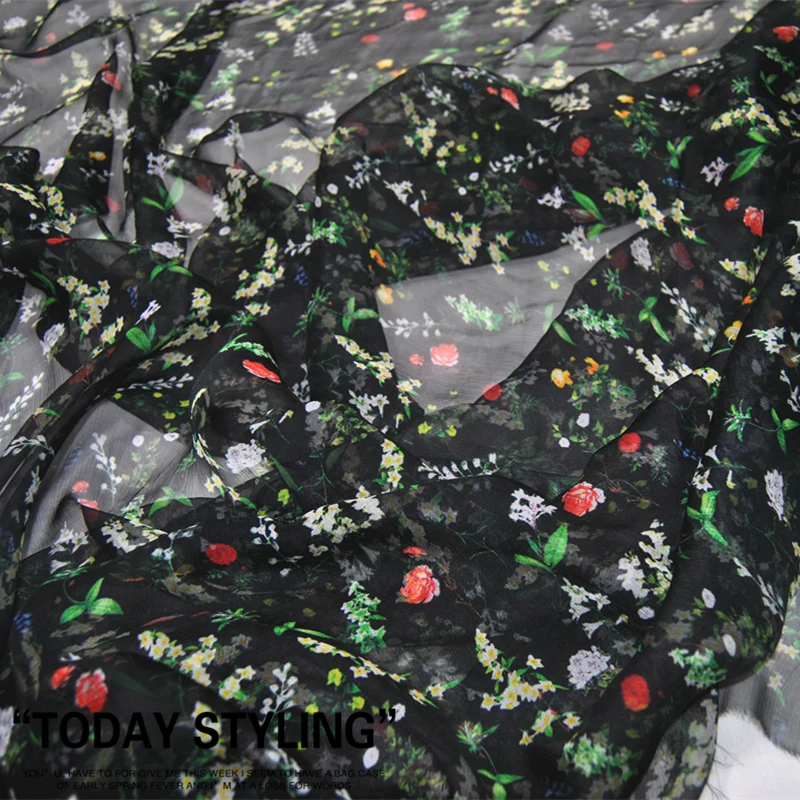 

Wide black background, small floral silk, pleated silk clothing fabric, chiffon yarn, 100% silk clothing fabric