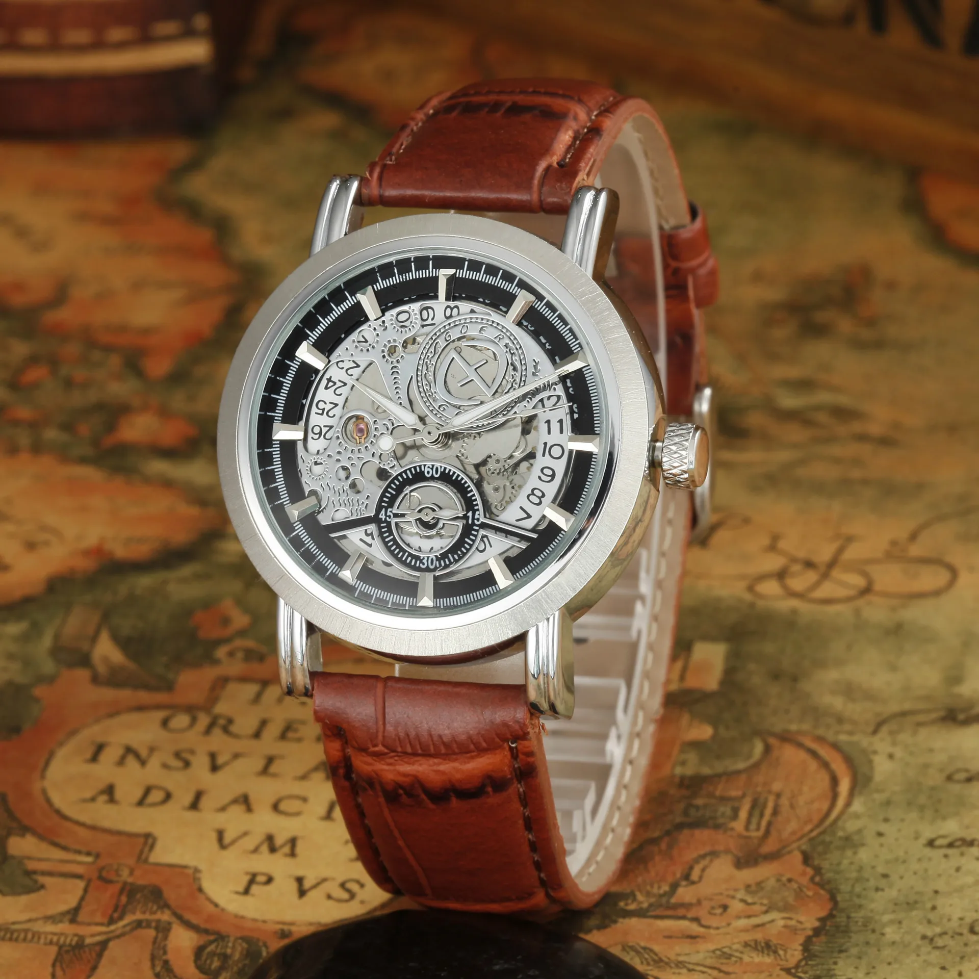 

Goer Men Hollow out Calendar Analog Watch Business Leather Strap Watch Men's Gr0001