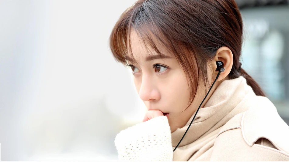 Half-In-Ear-Earphone_01