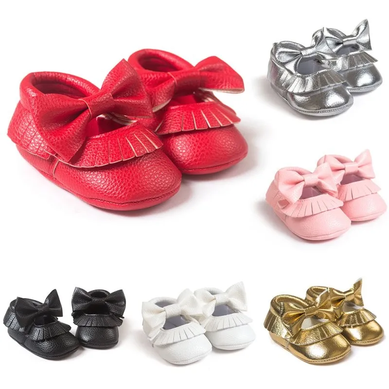 Bebe мокасины для новорожденных детей для маленьких детей с бахромой из искусственной кожи, сезон лето обувь с бантами, на мягкой подошве, детская кроватка, туфли, ползунки 13
